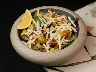 ТЕПЛИЙ САЛАТ З КУРКОЮ ТА БЕКОНОМ (400g)