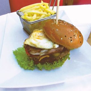 Burger Xanadu si cartofi naturali prajiti/200gr/200gr