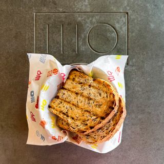 ДЕКІЛЬКА ШМАТОЧКІВ ХЛІБА (110 г)