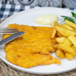 Combo para 2 de milanesa de pollo, salsa, guarnición, bebida y postre