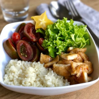 Menú arroz con carne patatas y refresco 