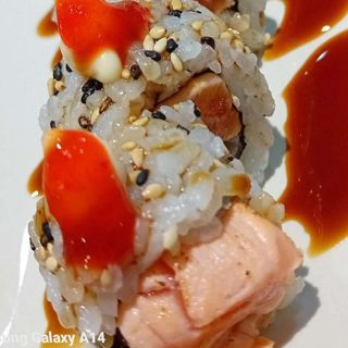 Uramaki Fuego de salmón