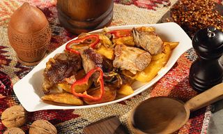 ოჯახური ღორის ხორცით