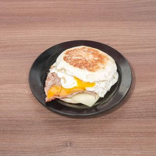 Prego em Pão Caseiro com Manteiga e Alho