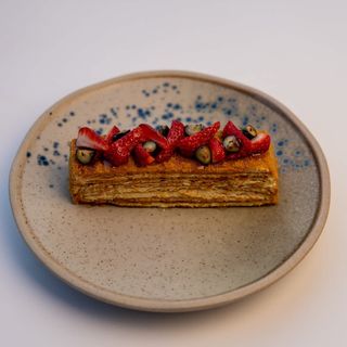 Медовик с ягодами от Шефа