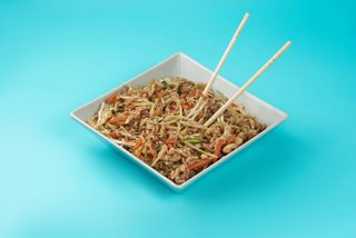 Integralni pirinač sa piletinom, kupusom i soja sosom