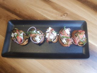 Брускети с грилован патладжан и сирене