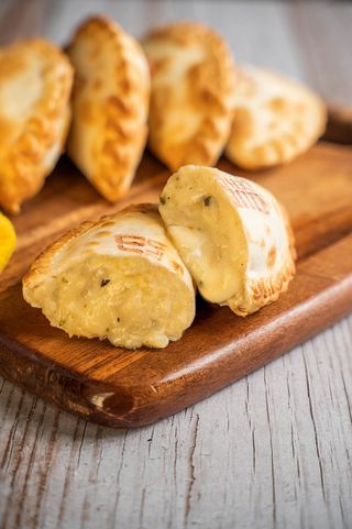 Empanada De Queso Y Cebolla