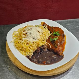 Masa com Frango, feijão e queijo
