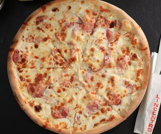 Pizza Carbonara - blat pufos