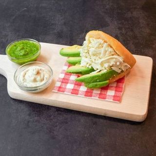 Arepa Frita Con Queso Y Aguacate