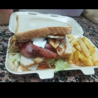 sándwich mixto Y PAPAS