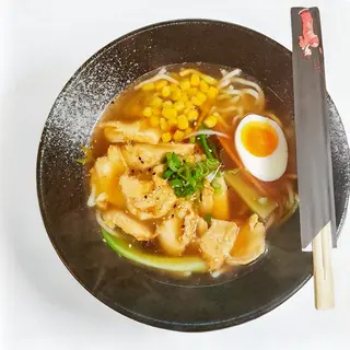 132. Ramen brodo con pollo