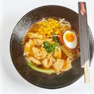 132. Ramen brodo con pollo