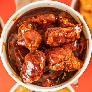 Aripioare amestecate in sos = 330 grame