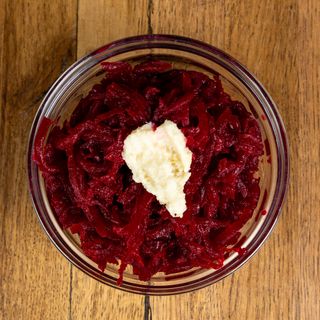 Salata de sfecla rosie si hrean