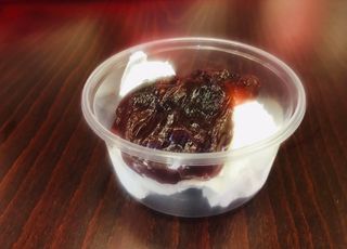 122.Десерт Цедено мляко с боровинки (200г)