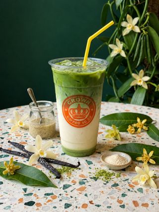 Iced Vanilla Matcha Latte 16 OZ