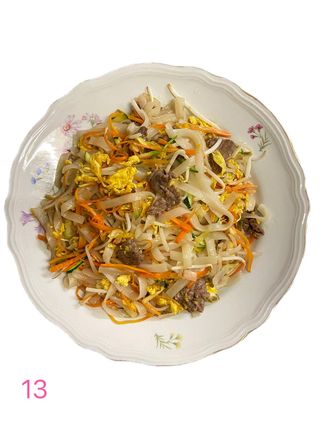 Tagliatelle di riso saltato con manzo