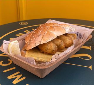 Panino con panelle e crocchè 