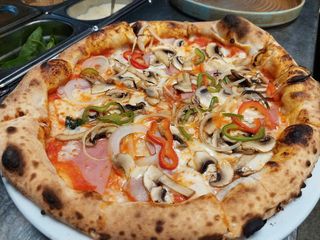 Пица капричоза (350г)