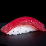 56. Nigiri de tonyina (10 uds.)