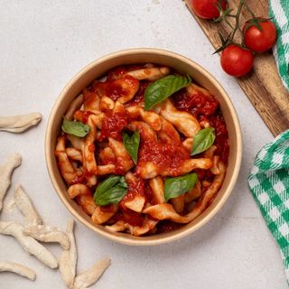 Pasta con Salsa de Tomate y Albahaca