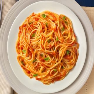 SPAGHETTI COM NAPOLITANA