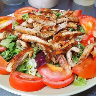 ENSALADA DE POLLO Y QUESO 