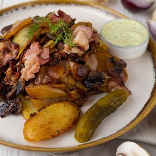 Пательня з беконом та грибочками