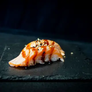 Nigiri Salmón flambeado