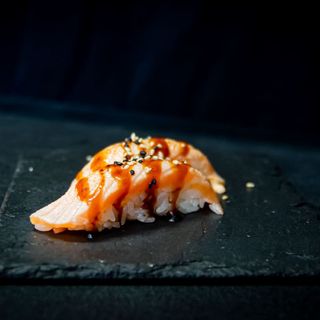 Nigiri Salmón flambeado