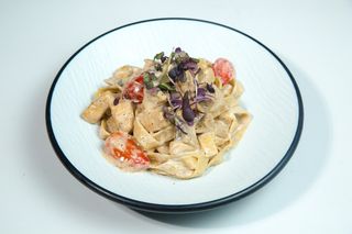 Фетучини с курицей и грибами (350г)