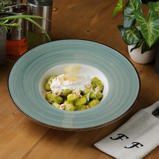 გნოჩი/ნიოკი პესტო სტრაჩატელა