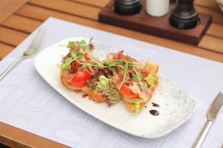 Круасан з беконом та в'яленими томатами (175г)