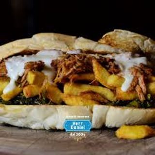 Panino patate, kebab e formaggio