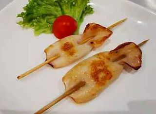 50B. Spiedini di calamari alla griglia