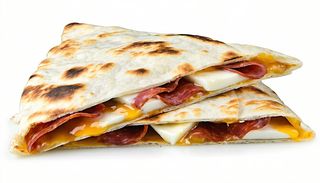 Piadina, salame, mozzarella
