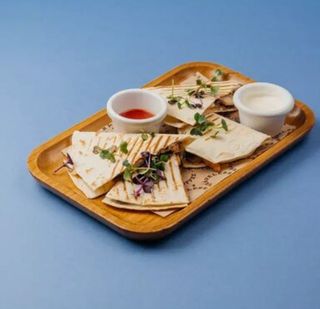 Кесадилья с курицей и грибами