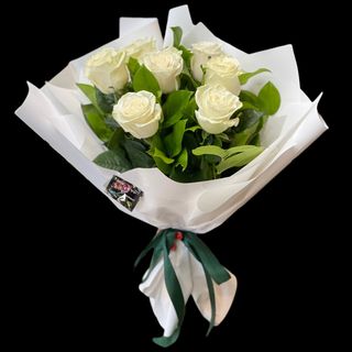 7 White Roses