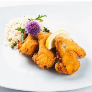 Pohana krilca s prilogom