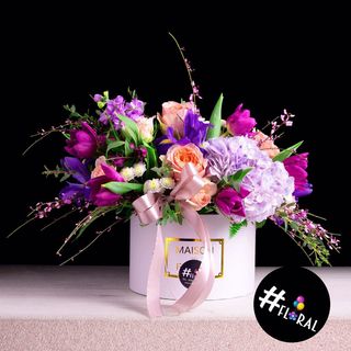 Aranjament floral in cutie alba