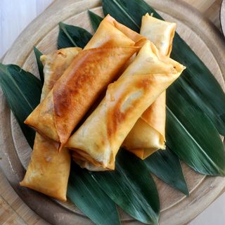 "цигель"-жареные спринг роллы с яблоком