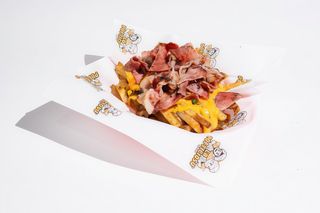 Cartofi prajiti naturali cu bacon si cheddar