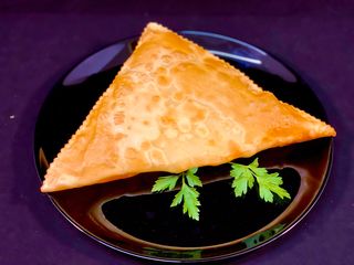 Чебурек з сиром та зеленню (150г)