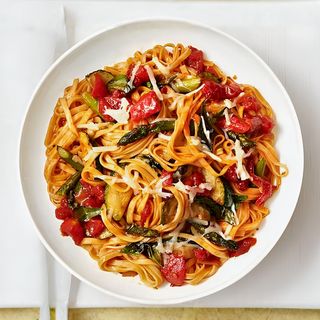 лингуини с овощами с остринкой