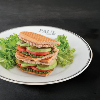 თინუსისა და პესტოს ცხელი სენდვიჩი