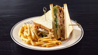 ქათმის ქლაბ სენდვიჩი