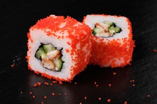 Каліфорнія в ікрі з вугрем (230г)