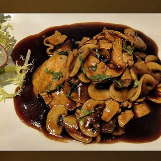 Pollo con champiñones